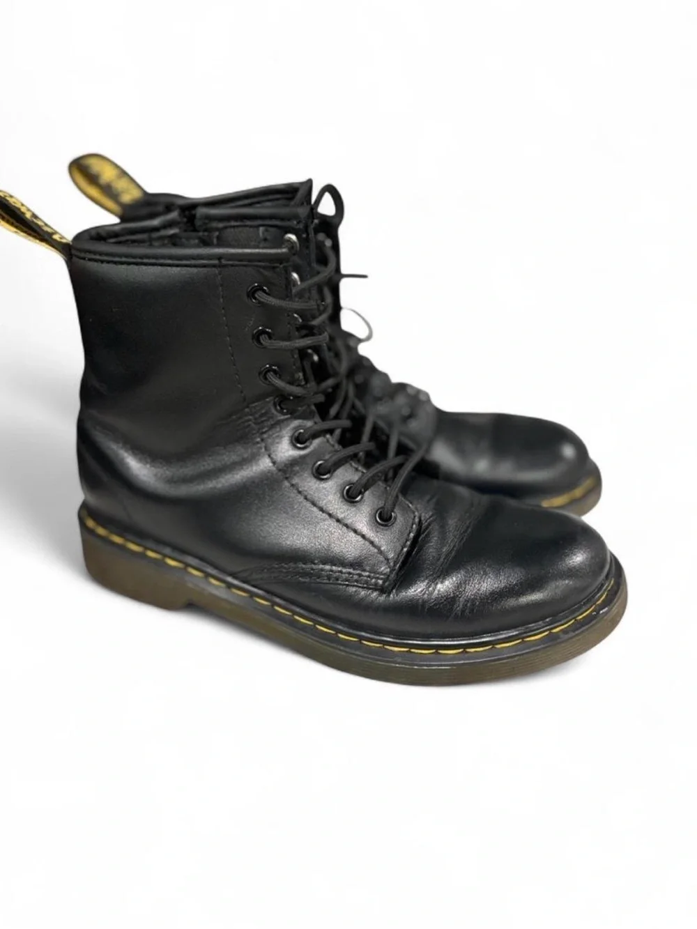 Kids black Dr. Martens Delaney 8 hole lace up boot “Delaney” size 3US